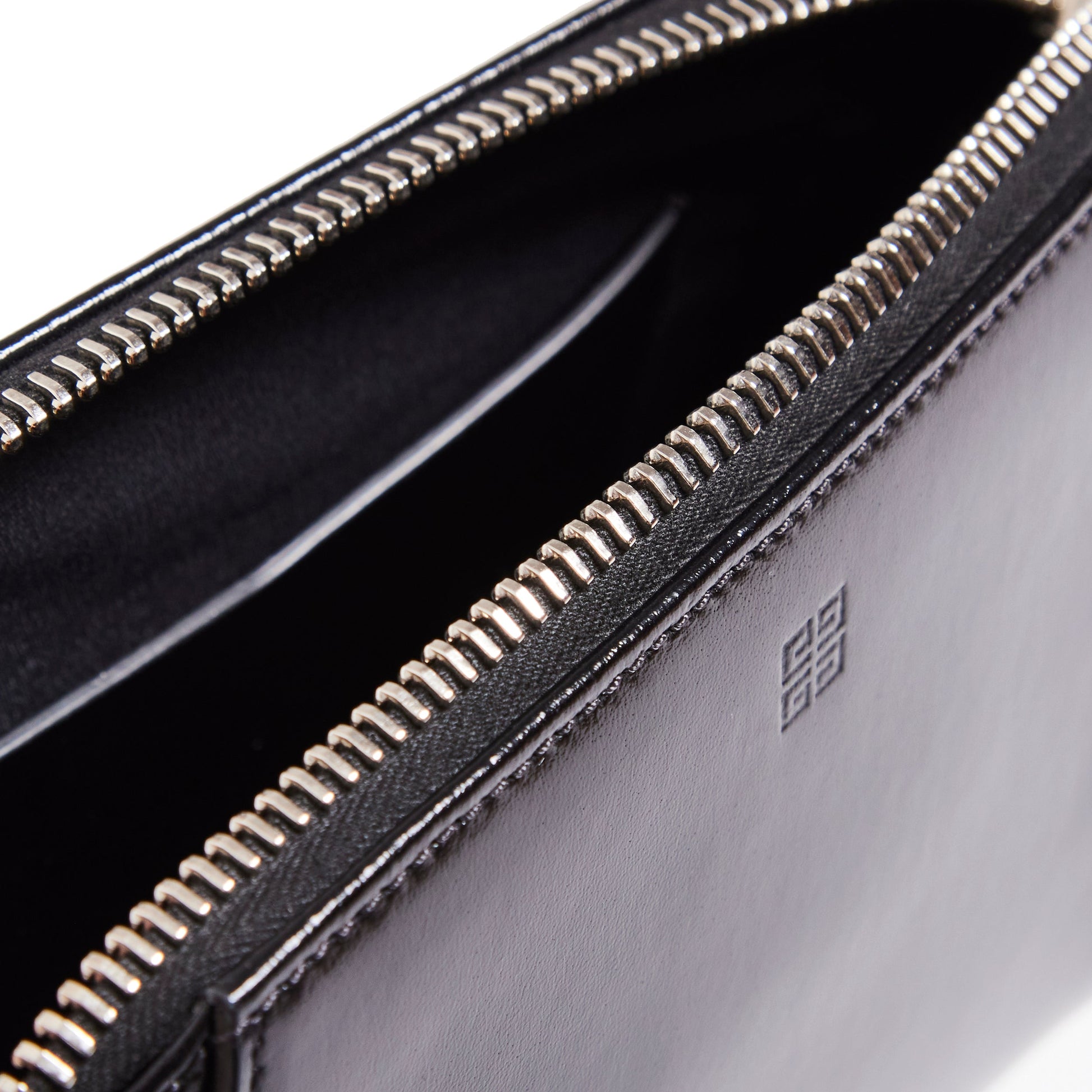 GIVENCHY